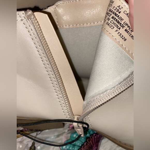 NWT Arizona Jean Company Off-White Ankle Booties - Picture 6 of 15